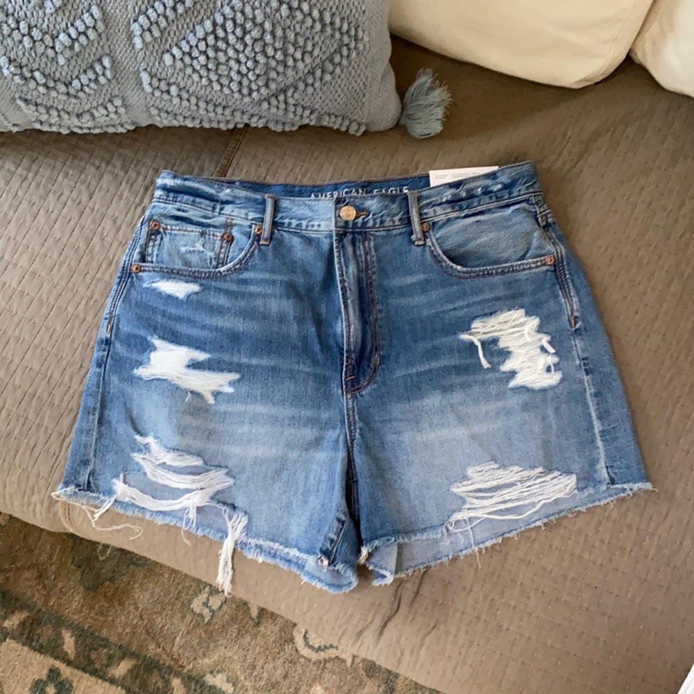 American Eagle 90’s Boyfriend Cutoff shorts